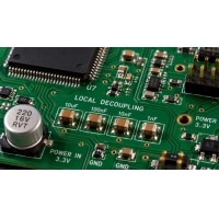 1µF ja 4.7µF MLCC:t paikalliselle virtasuodatukselle ja signaalin eristämiselle